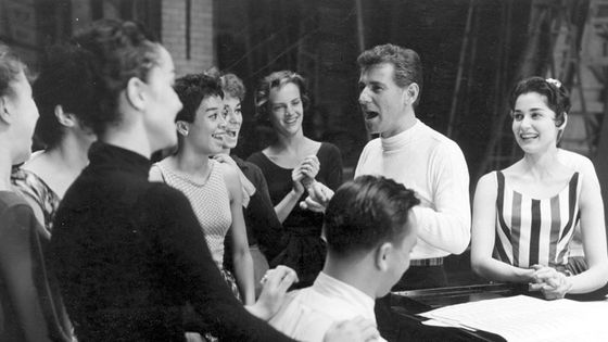 Bernstein en répétition de West Side Story (1957), au piano Stephen Sondheim © Library of Congress archives