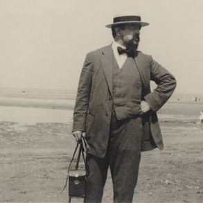 Claude Debussy sur la plage d'Houlgate