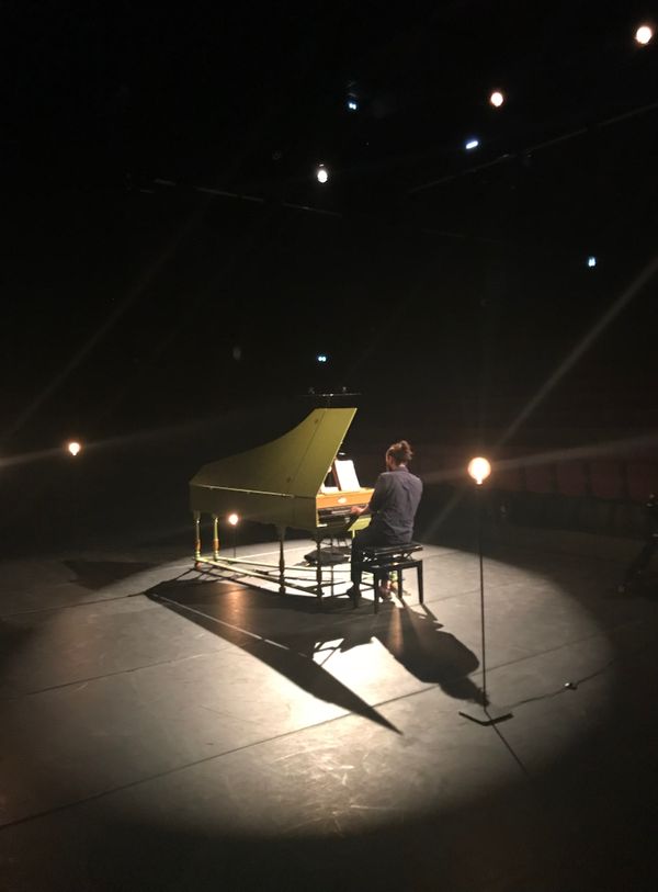 Jean Rondeau au Théâtre de l'Usine, pour son concert le 18 juillet dans le cadre du projet d'enregistrement des 555 sonates de Scarlatti