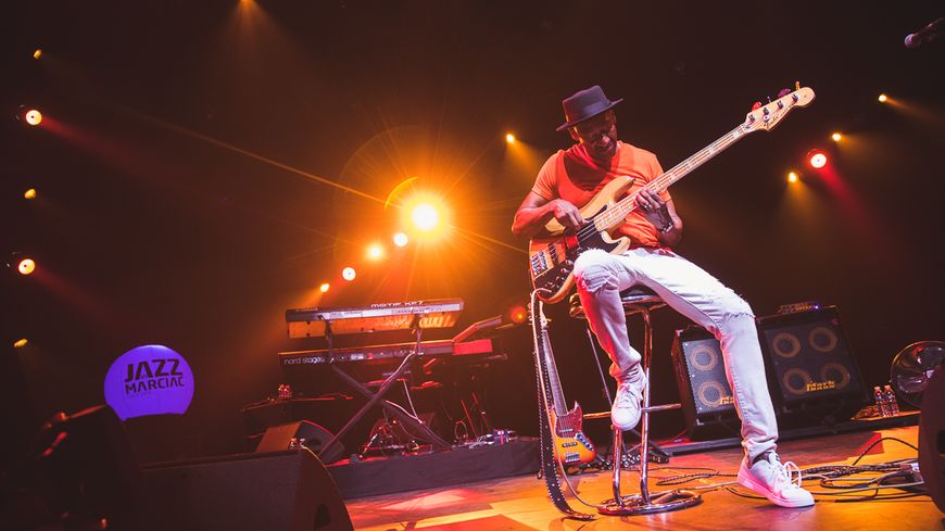 Marcus Miller sur la scène du chapiteau de Jazz in Marciac 2018
