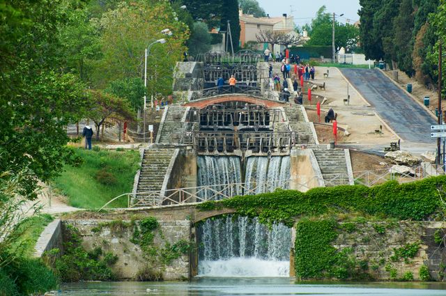 Les sept écluses de Fonserannes sur le Canal du Midi ( Patrimoine mondial de l'Unesco)