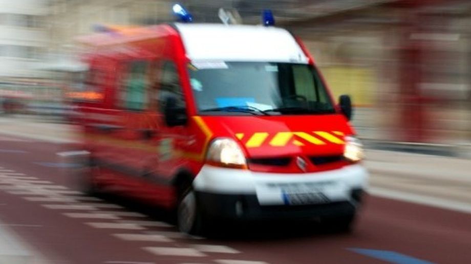 Un policier municipal percut� volontairement par une moto � Valr�as 