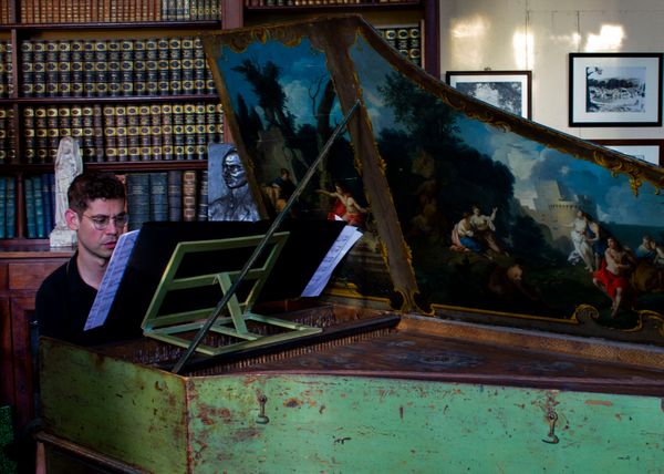 Paolo Zanzu joue l'une des 555 sonates de Domenico Scarlatti/ pour l'enregistrement de l'intégrale des sonates par France Musique