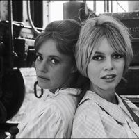 Jeanne Moreau et Brigitte Bardot sur le tournage de "Viva Maria" de Louis Malle, au Mexique.