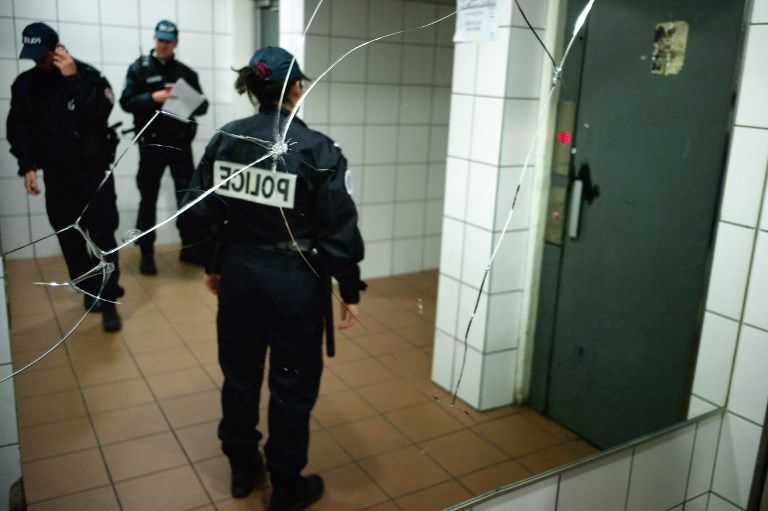 Conditions de travail, méfiance et violences policières: l'institution se fissure.