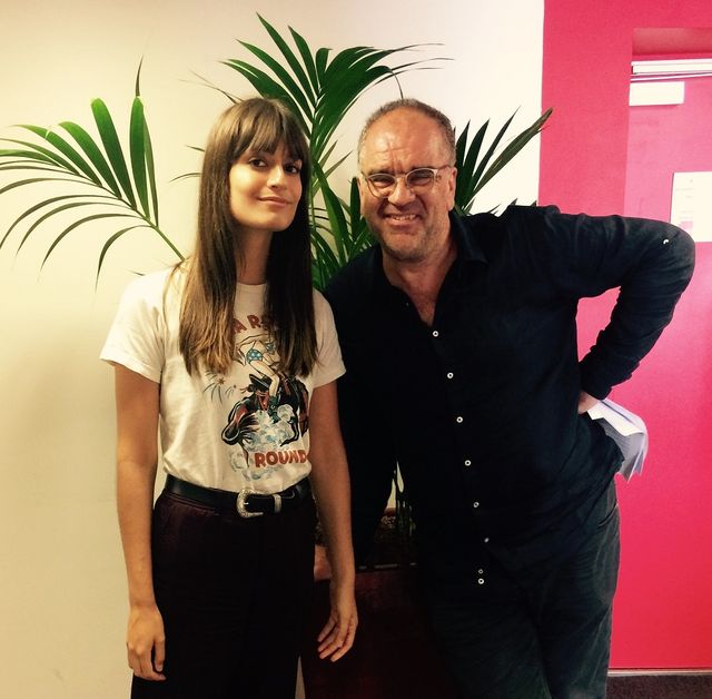 Clara Luciani et Laurent Delmas dans l'émission "Ciné qui chante"