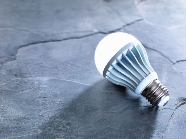 Les ampoules LED sont composées de la couleur bleue. Cette couleur multiplie la formation de halos lumineux et accentue la pollution lumineuse.