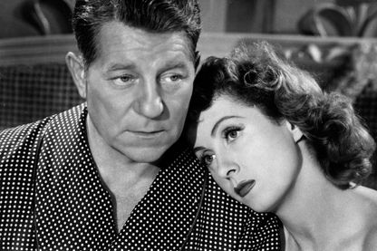 Jean Gabin et Danielle Darrieux dans La Vérité sur Bébé Donge de Henri Decoin (1952) Jean Gabin et Danielle Darrieux dans La Vérité sur Bébé Donge de Henri Decoin (1952)