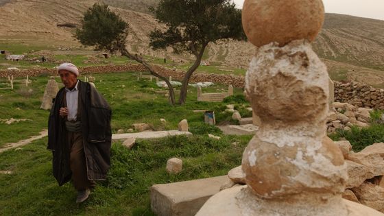 Un cimeière yézidi du nord de l'Irak - Sébastien de Courtois.