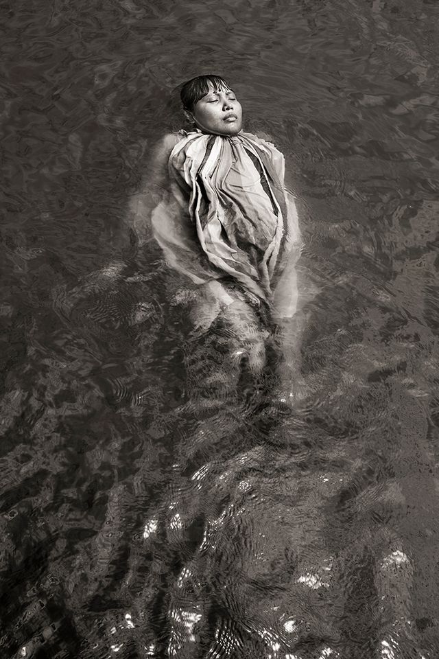 "Merak (Ursae Majoris). Omaira Medina" (2012). Photo extraite de la série Waniku, "Où l'eau gronde".