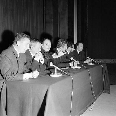 Tribune des critiques avec Gilles Sandier, Robert Kanters, Michel Polac, Bertrand Poirot Delpech, Pierre Marcabru et Georges Lerminier pour l'émission radiophonique "Le masque et la plume"