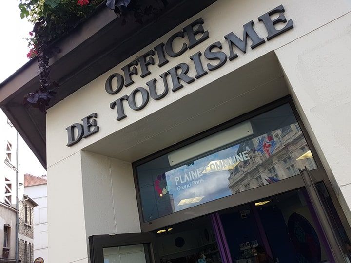 L'Office de Tourisme.