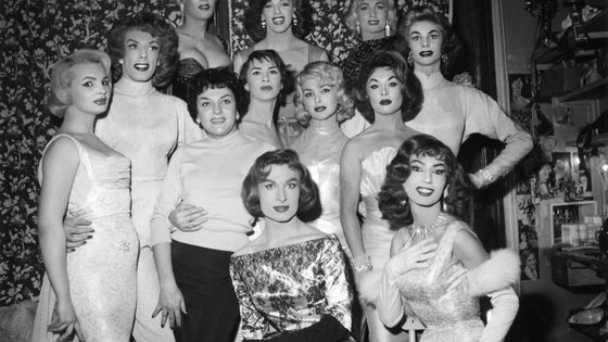 La revue d’un cabaret de travestis, le Carrousel de Paris dans les années 60. - @Epicentre Film
