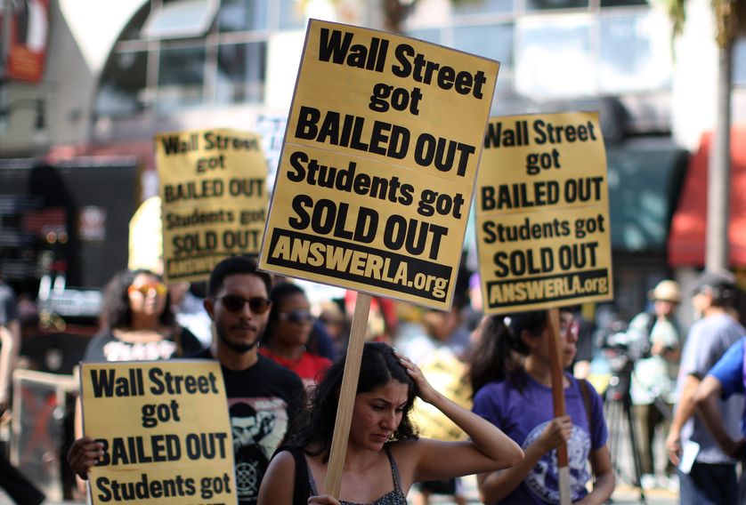 Manifestation d'étudiants contre la hausse du coût des études supérieures aux Etats-Unis