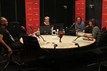 Ali Rebeihi, Sonia Devillers et Augustin Trapenard avec Marie Sauvion pour "Une bonne tasse de rentrée" Ali Rebeihi, Sonia Devillers et Augustin Trapenard avec Marie Sauvion pour "Une bonne tasse de rentrée"