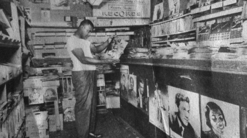 Joe von Battle dans son magasin de Hasting Street (années 1950)