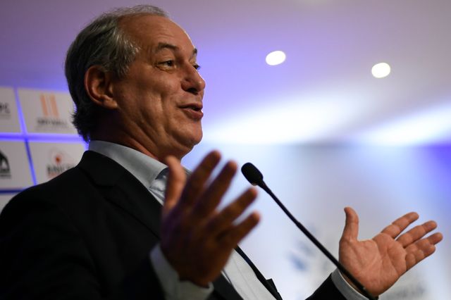 Ciro Gomes lors d'un débat organisé par la Chambre brésilienne de la construction industrielle avec d'autres candidats pour la présidentielle, le 6 août 2018.