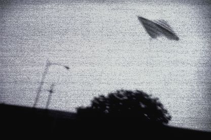 L'histoire d'OVNI la plus célèbre est celle d'un engin qui aurait atterri dans la nuit du 4 juillet 1947 à Roswell, au Nouveau-Mexique, aux États-Unis. L'histoire d'OVNI la plus célèbre est celle d'un engin qui aurait atterri dans la nuit du 4 juillet 1947 à Roswell, au Nouveau-Mexique, aux États-Unis.