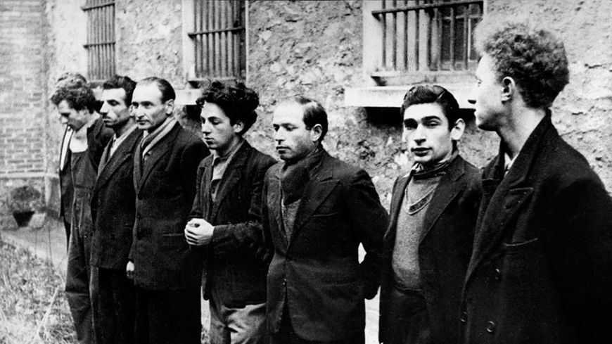 Des membres du "groupe Manouchian", photographiés pour la propagande Nazi, peu de temps avant leur exécution, en novembre 1944.