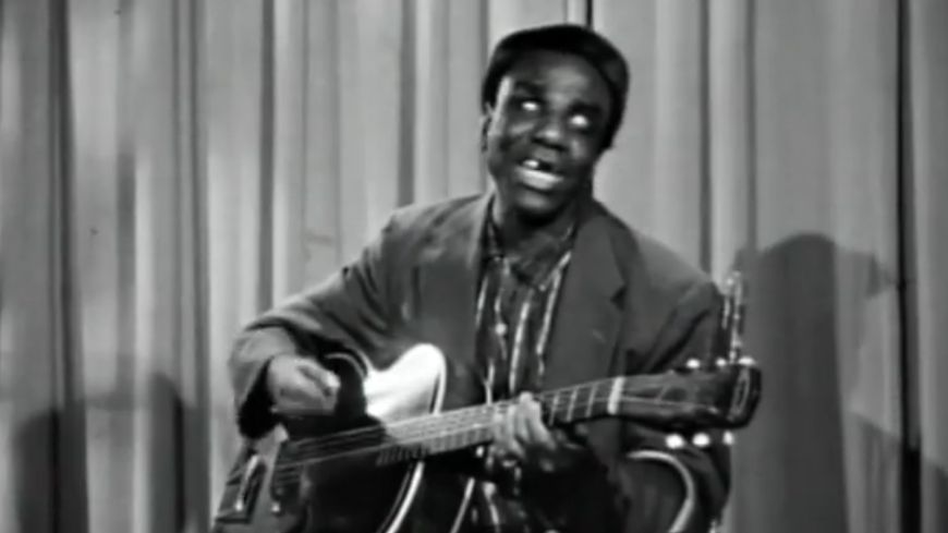 Le chanteur et guitariste aveugle Blind Connie Williams faisait partie de ces musiciens itinérants handicapés