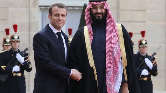 Emmanuel Macron et le prince héritier Saoudien Mohammed Ben Salmane le 10 avril 2018 à Paris. ©AFP - Ludovic Marin