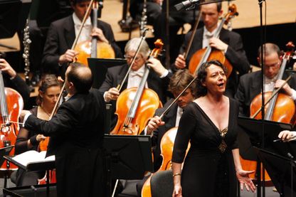 Nathalie Stutzmann, contralto et cheffe d'orchestre le 4 décembre 2011 en concert à Monte Carlo. Nathalie Stutzmann, contralto et cheffe d'orchestre le 4 décembre 2011 en concert à Monte Carlo.