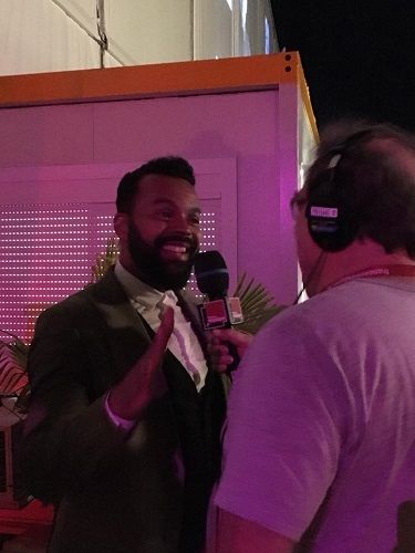 Myles Sanko au micro de Alex Dutilh dans les coulisses de Jazz in Marciac 2018