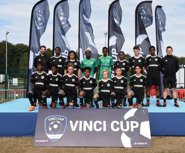 La sélection Ile-de-France à la Vinci Cup : Steven Mbongo, le joueur repéré par Angers et Manchester City, est en haut, le 2e en partant de la gauche.