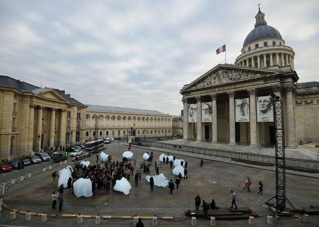 "Ice Watch" de Olafur Eliasson, devant le Panthéon en 2015