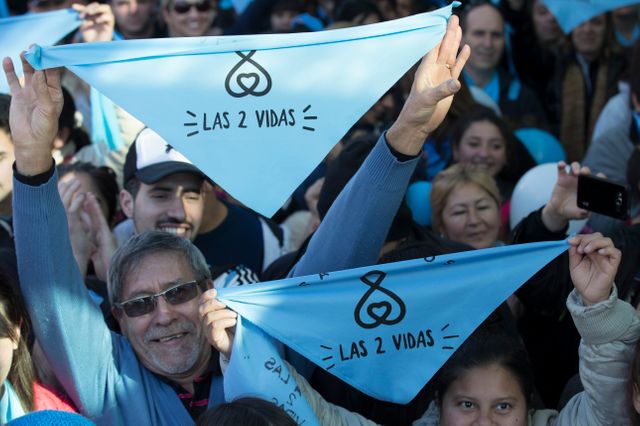 À l'appel des églises évangéliques, des milliers d'argentins se mobilisent contre la loi pour l'avortement, le 4 août 2018, à Buenos Aires.