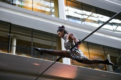 Tatiana-Mosio Bongonga, perfomance pour les 30 ans de la fondation BNP Paribas - 13 octobre 2014 à Paris Tatiana-Mosio Bongonga, perfomance pour les 30 ans de la fondation BNP Paribas - 13 octobre 2014 à Paris