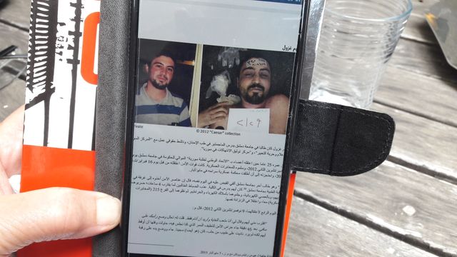 Ayham, un des milliers de martyrs du régime syrien, a disparu. Il faudra plus de 18 mois pour que sa mère apprenne sa mort.