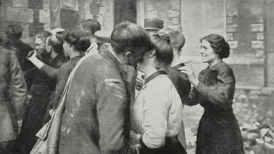 Retrouvailles entre un jeune soldat et sa fiancé ©Getty - DEA / Biblioteca Ambrosiana