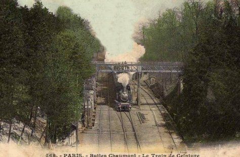 Carte postale de la tranchée de la Petite Ceinture aux Buttes Chaumont dans les années 1900.