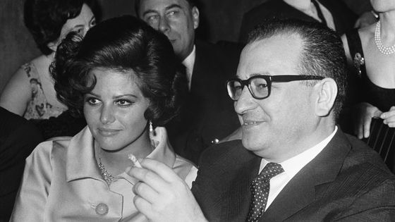 Claudia Cardinale et Antonio Pietrangeli le 1er février 1964 ©Getty - Andre SAS /