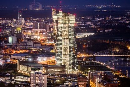 Depuis 2008, la Banque centrale européenne a injecté des centaines de milliards d'euros pour sauver le système bancaire européen Depuis 2008, la Banque centrale européenne a injecté des centaines de milliards d'euros pour sauver le système bancaire européen