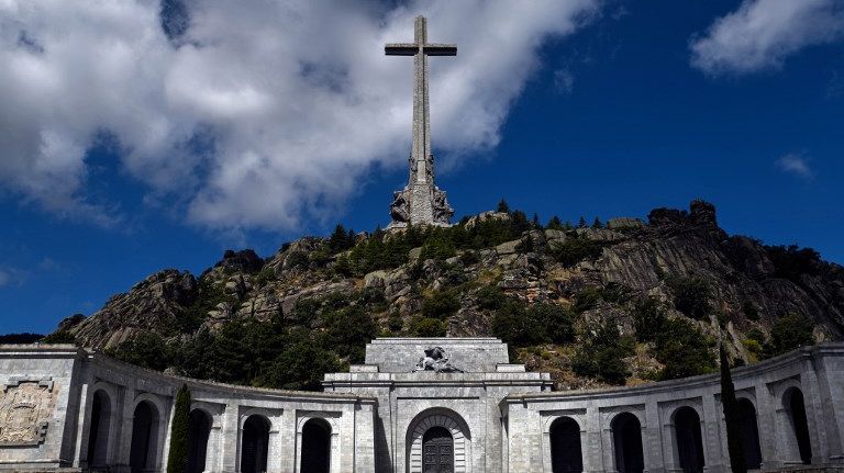 Le 13 septembre, les députés espagnols ont voté pour l'exhumation des restes de Franco, de son mausolée situé près de Madrid, dans ce qu'on appelle El Valle de Los Caídos.