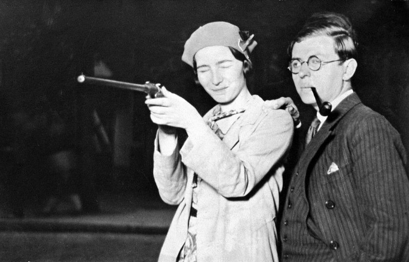 Simone De Beauvoir et Jean-Paul Sartre ouvrant les hostilités
