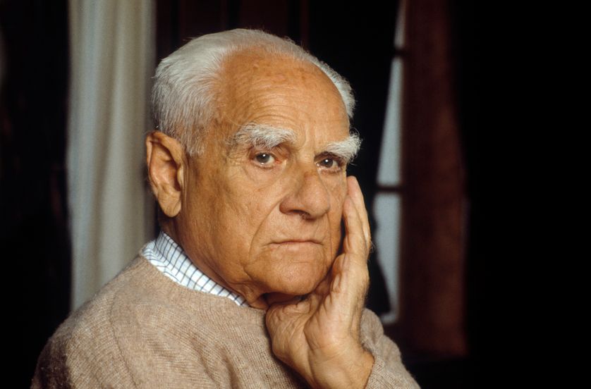 Alberto Moravia à Paris en 1989.