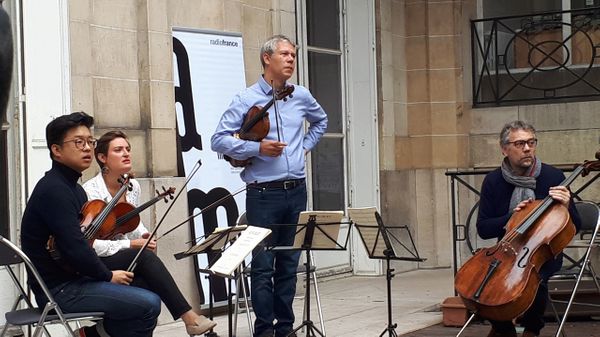 Le quatuor Diotima pendant les échanges avec les élèves du lycée de la mode Octave Feuillet