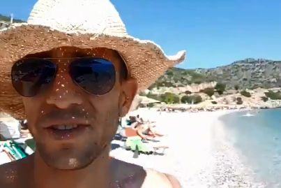 Capture écran de la vidéo d'Adam Catzavelos dans laquelle il tient des propos racistes Capture écran de la vidéo d'Adam Catzavelos dans laquelle il tient des propos racistes