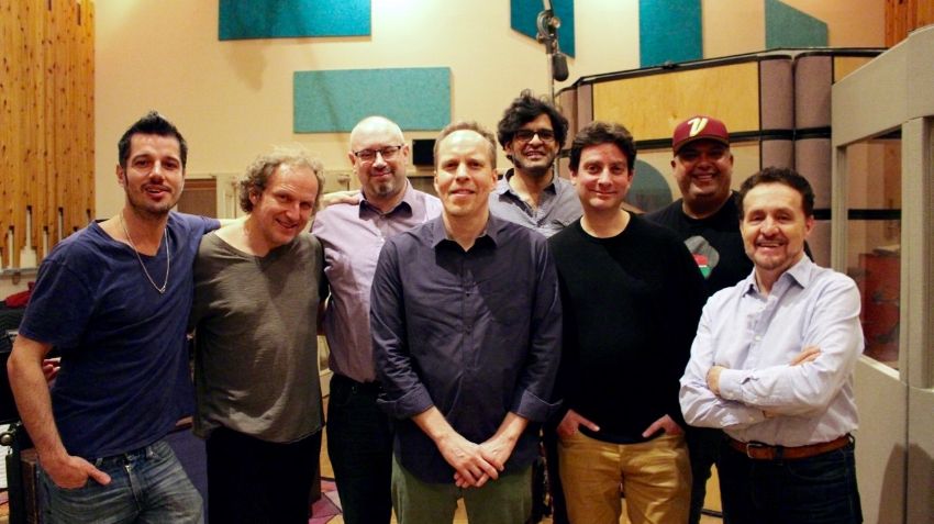Melting Pot (D à G): Ehren Hanson, Hans Glawischnig, Bryan Davis, Dave Anderson, Neel Murgai, Dave Restivo, Roberto Quintero, Memo Acevedo