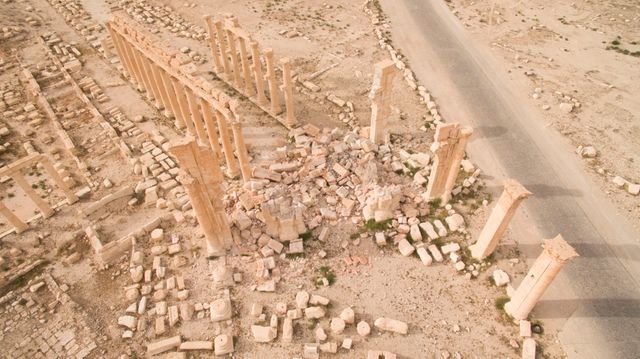 Vue aérienne de l'arche de Palmyre après destruction Palmire Syrie