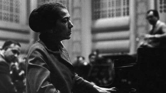 Hungarian pianist Annie Fischer (1914 - 1995), pictured in concert in 1956. ©Getty - Erich Auerbach/Hulton Archive