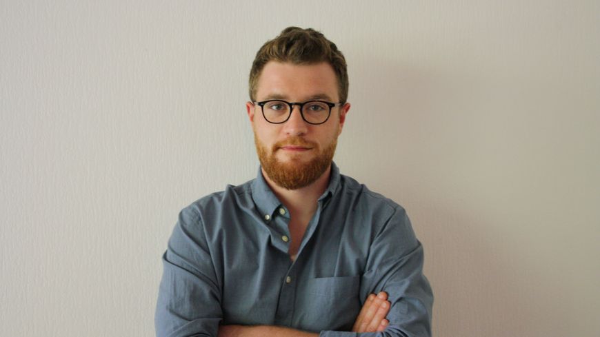Arthur Renault étudie le parti Pirate depuis 2012. Il est doctorant à l'université de Rennes