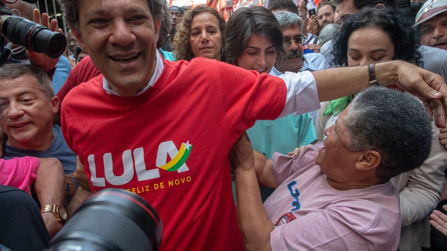 Fernando Haddad, en campagne électorale, dans une favela à Rocinha, près de Rio de Janeiro, le 14 septembre 2018.