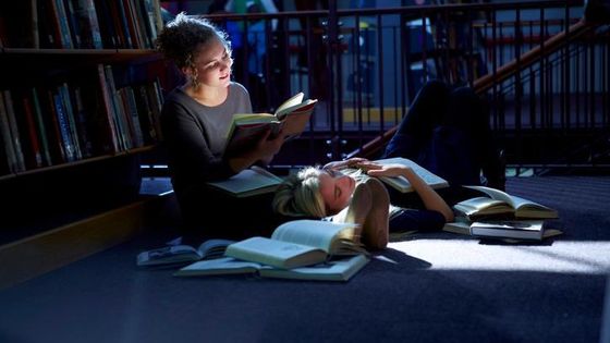 Coquecigrue, pimpesouée, crapoussin, niguedouille... Les mots endormis. Les mots ne disparaissent jamais. Ils sont endormis et il faut parfois les réveiller pour leur offrir une nouvelle vie. ©Getty