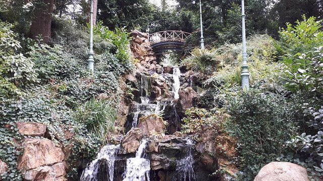 La cascade japonaise du parc du thabor