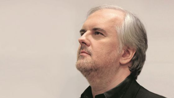 Nicholas Angelich, soliste des concertos pour piano de Beethoven, n°4 et n°5, "L'Empereur" qu'il a enregistrés avec Insula Orchestra direction Laurence Equilbey (Erato, parution 21 septembre 2018) - Auteur : photo by Jean-François Leclercq / Erato