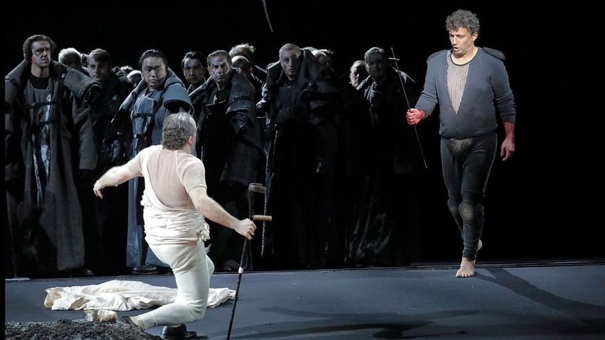 Christian Gerhaher (Amfortas) et Jonas Kaufmann (Parsifal) et le Choeur